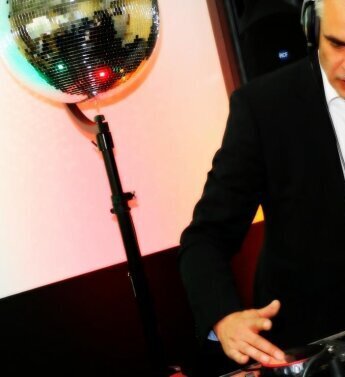 DJ Schicke Mucke - seit fast 30 Jahren der perfekte Musikmix für Geburtagspartys, Familienfeiern, Firmenevents & Dorffesten in Berlin, Potsdam, Teltow-Fläming, Dahme-Spreewald und Umgebung